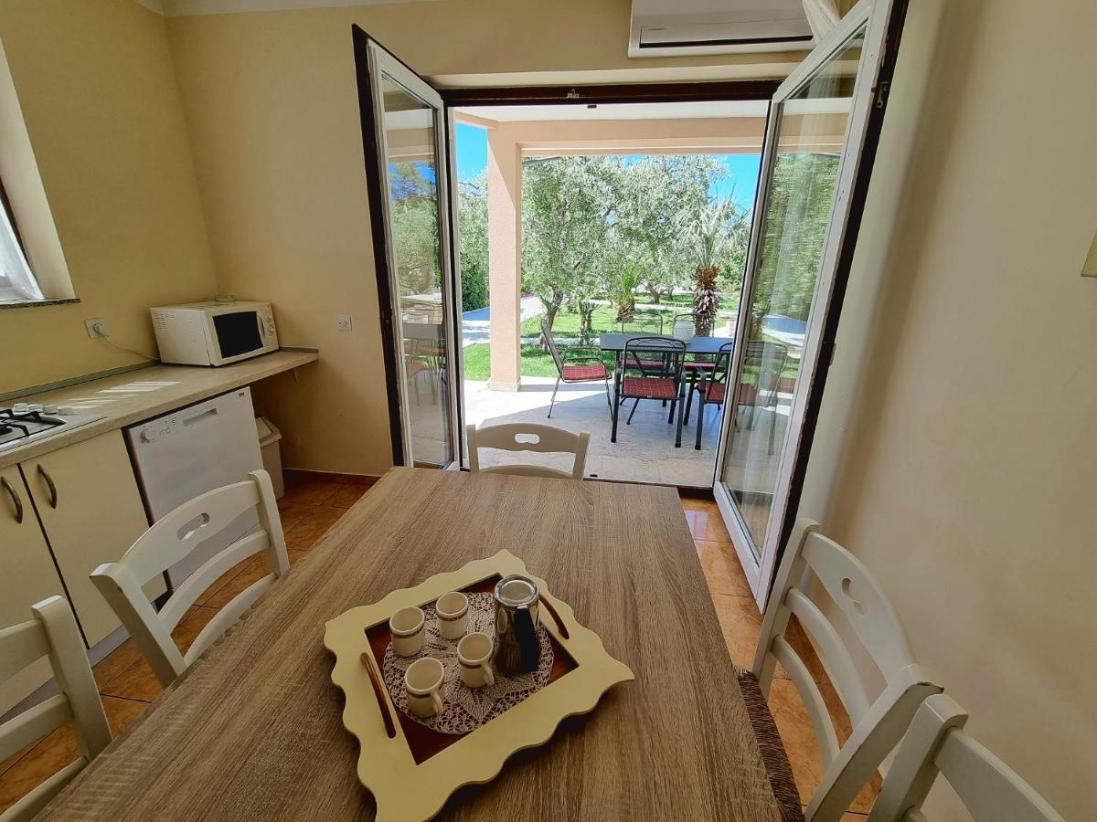 Apartments Ostrea - Ana โนวาลยา ภายนอก รูปภาพ