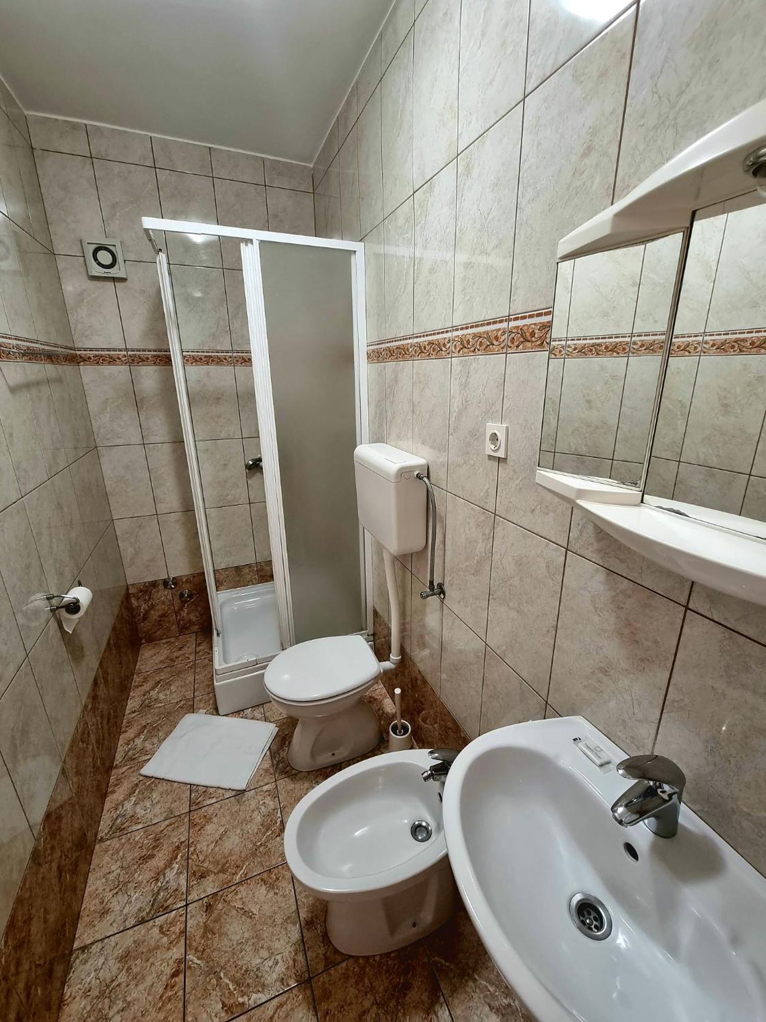Apartments Ostrea - Ana โนวาลยา ภายนอก รูปภาพ
